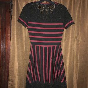 BCBGMAXAZRIA red/black short sleeved dress